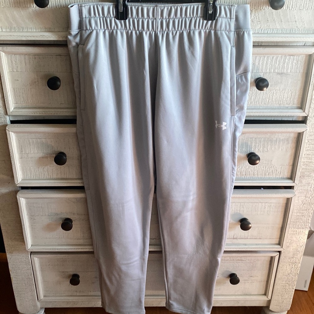 XL men’s Under Armor, silver, jogger sweatpants